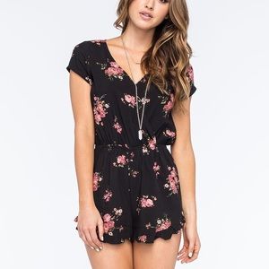 Adorable floral romper from Tilly’s (wore once)💕